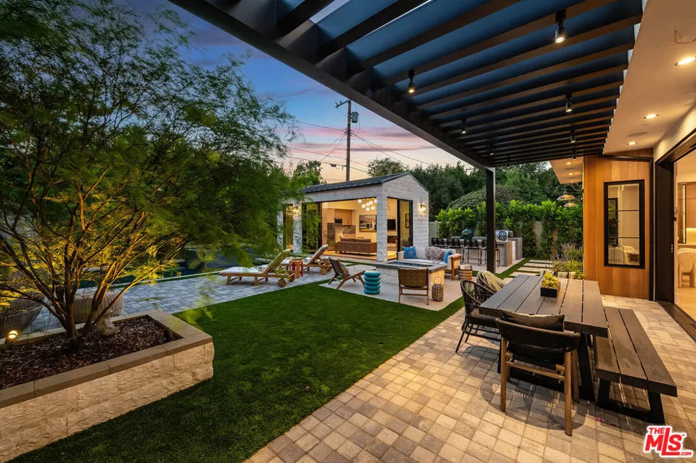 4925 Ledge Avenue Toluca Lake, CA 91601