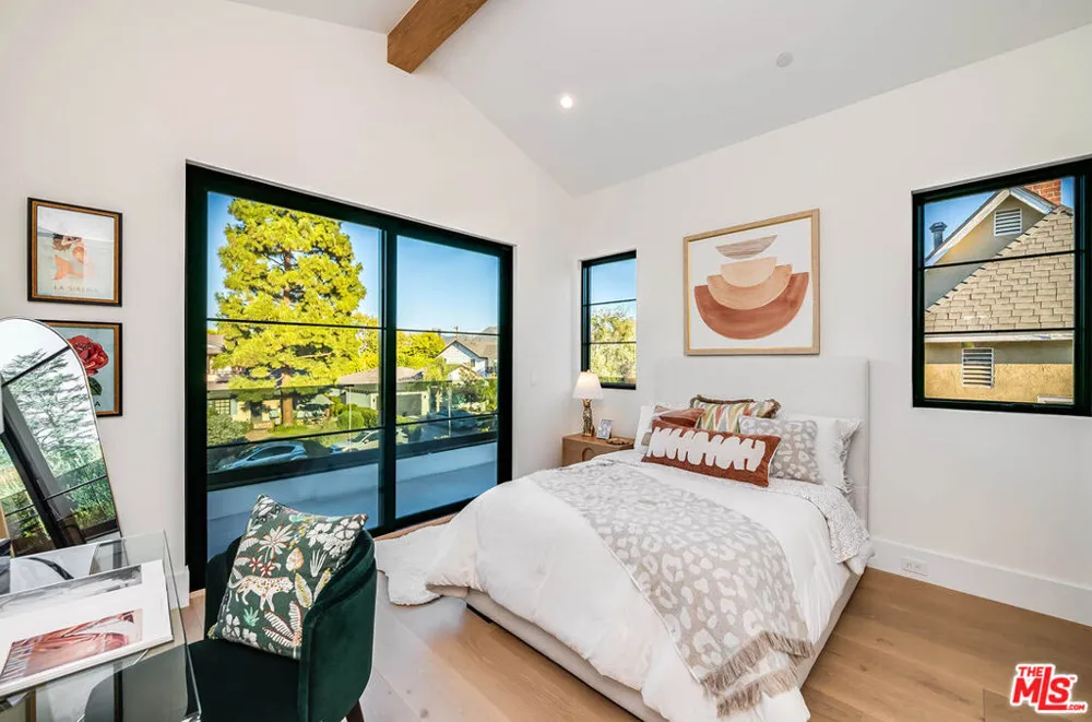 4925 Ledge Avenue Toluca Lake, CA 91601