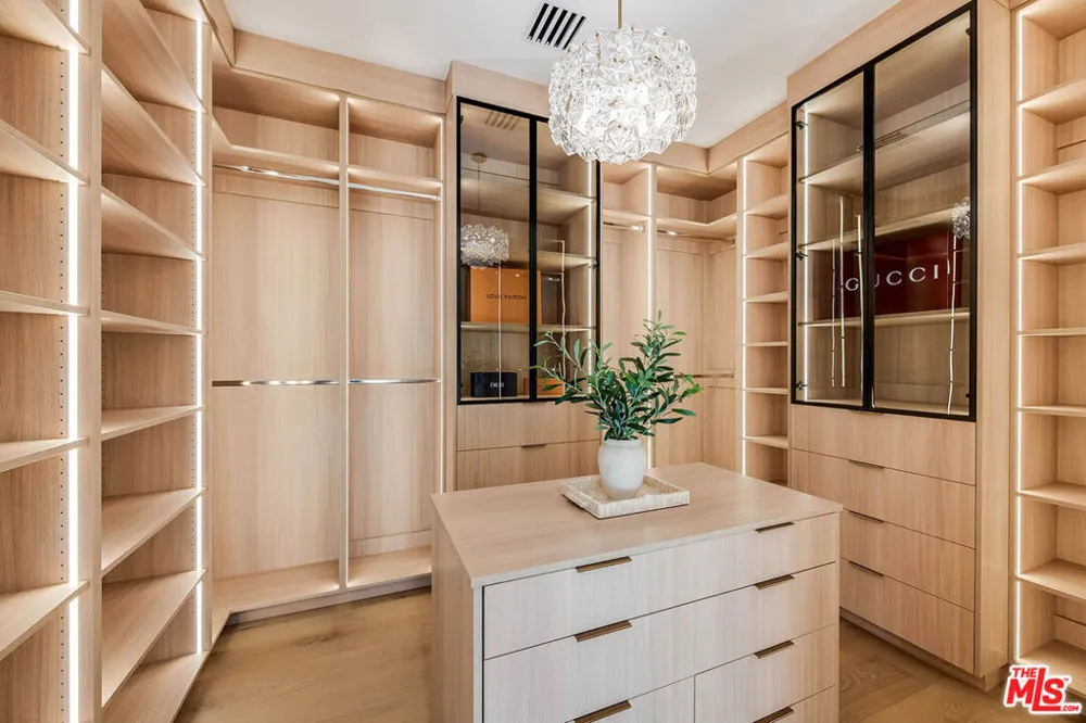 4925 Ledge Avenue Toluca Lake, CA 91601