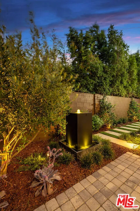 4925 Ledge Avenue Toluca Lake, CA 91601