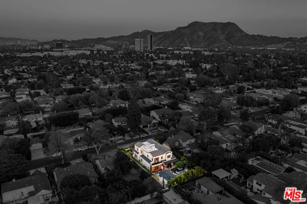4925 Ledge Avenue Toluca Lake, CA 91601