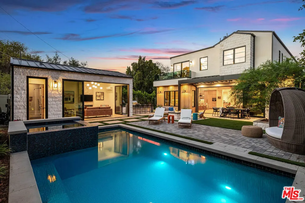 4925 Ledge Avenue Toluca Lake, CA 91601