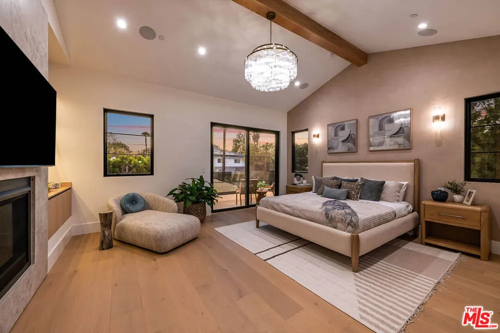 4925 Ledge Avenue Toluca Lake, CA 91601