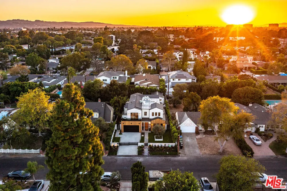 4925 Ledge Avenue Toluca Lake, CA 91601