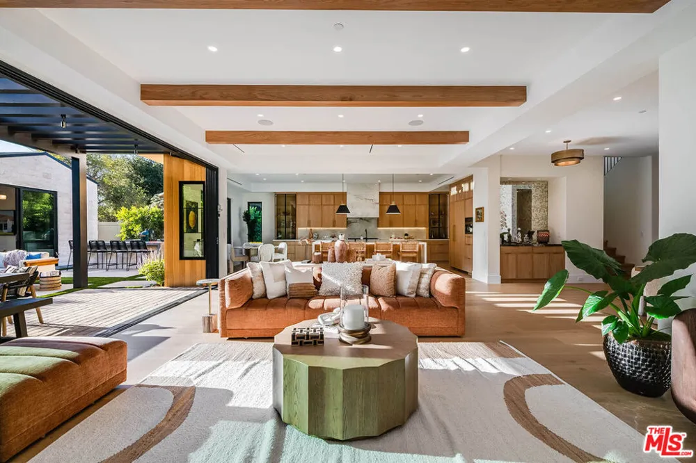 4925 Ledge Avenue Toluca Lake, CA 91601