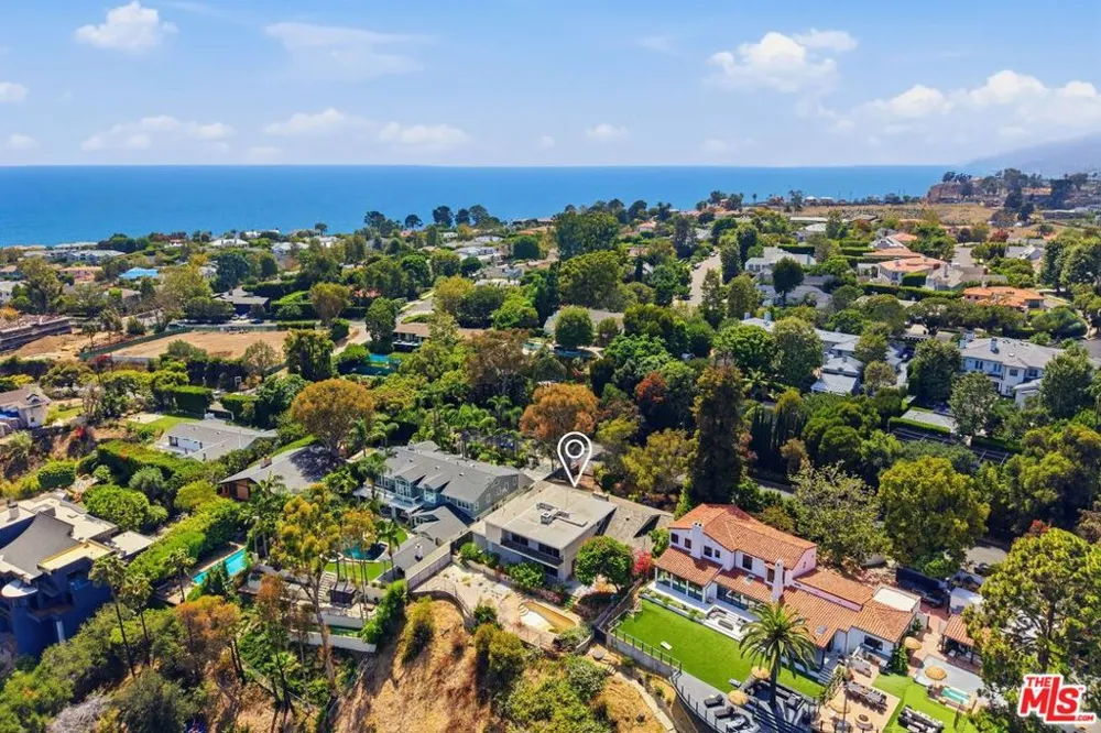 434 Chautauqua Boulevard Pacific Palisades, CA 90272
