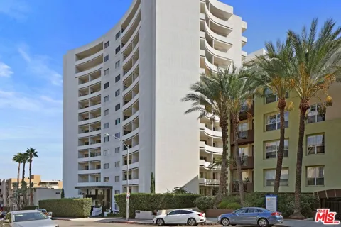 7250 Franklin Avenue #414