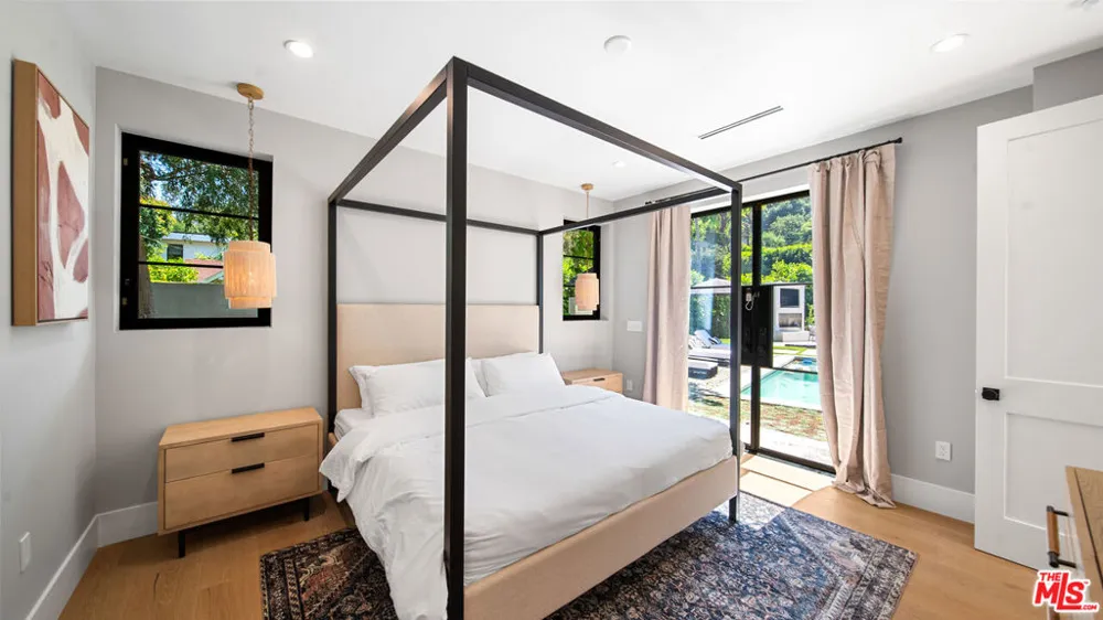 1914 Laurel Canyon Blvd Los Angeles, CA 90046