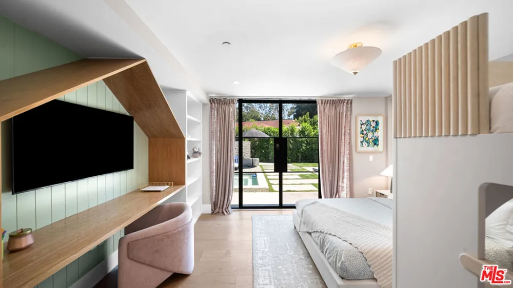 1914 Laurel Canyon Blvd Los Angeles, CA 90046