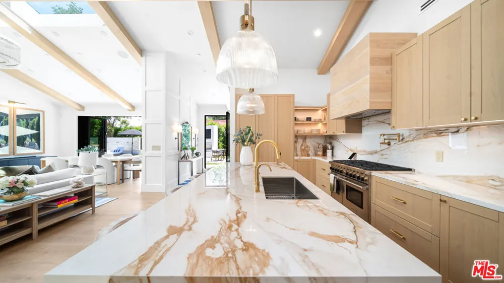 1914 Laurel Canyon Blvd Los Angeles, CA 90046