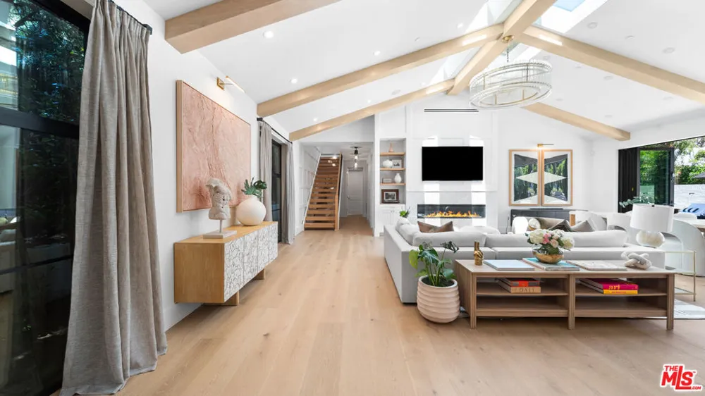 1914 Laurel Canyon Blvd Los Angeles, CA 90046