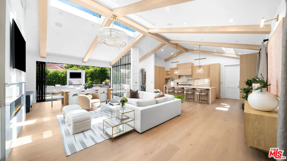 1914 Laurel Canyon Blvd Los Angeles, CA 90046