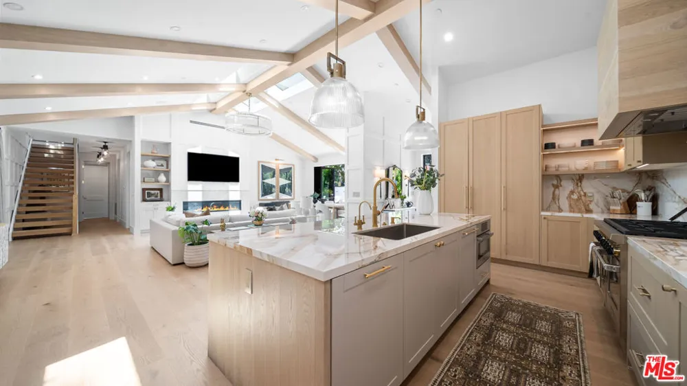 1914 Laurel Canyon Blvd Los Angeles, CA 90046