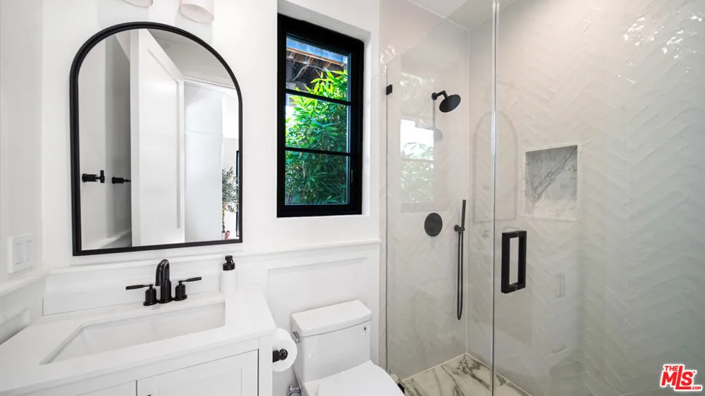 1914 Laurel Canyon Blvd Los Angeles, CA 90046