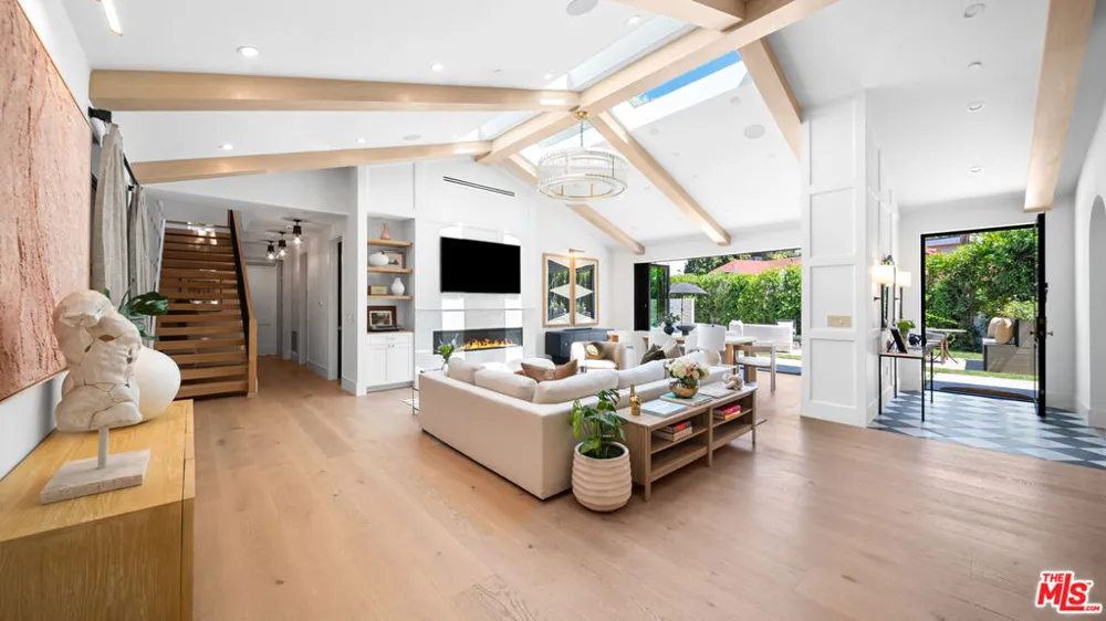 1914 Laurel Canyon Blvd Los Angeles, CA 90046