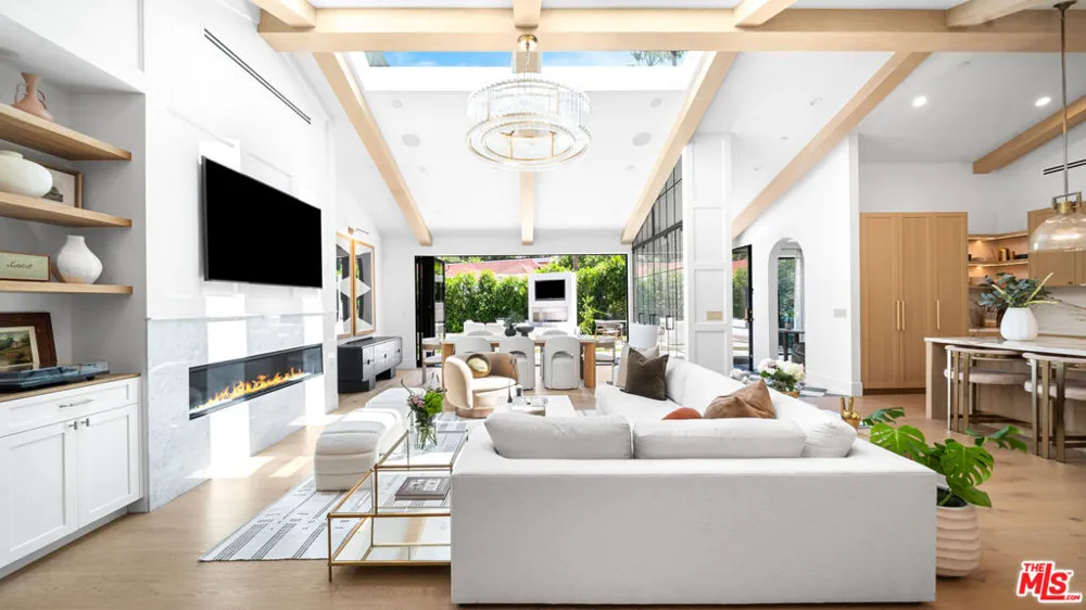 1914 Laurel Canyon Blvd Los Angeles, CA 90046