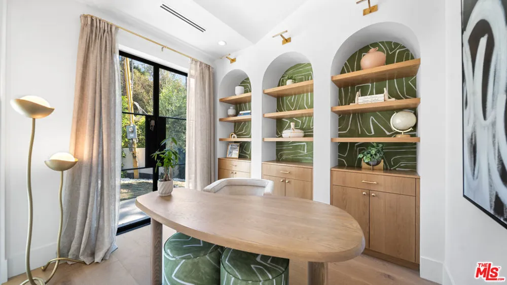 1914 Laurel Canyon Blvd Los Angeles, CA 90046