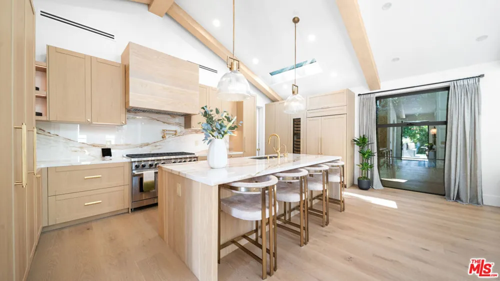 1914 Laurel Canyon Blvd Los Angeles, CA 90046
