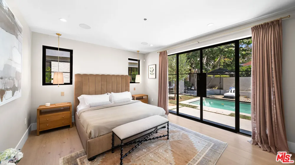 1914 Laurel Canyon Blvd Los Angeles, CA 90046