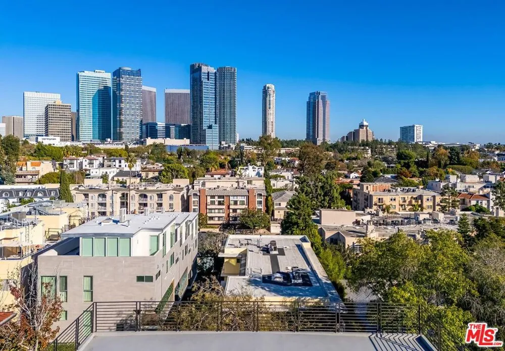 1839 Pandora Avenue #PH Los Angeles, CA 90025