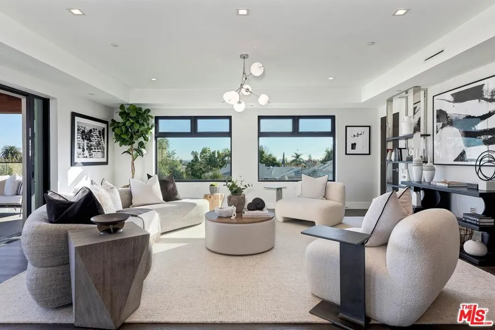 1839 Pandora Avenue #PH Los Angeles, CA 90025