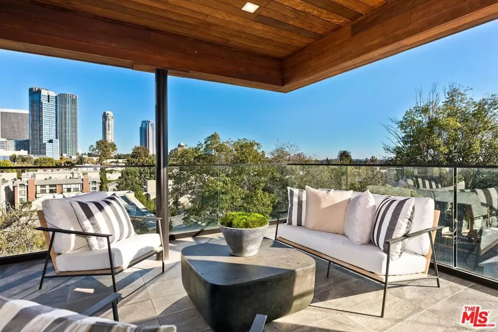 1839 Pandora Avenue #PH Los Angeles, CA 90025