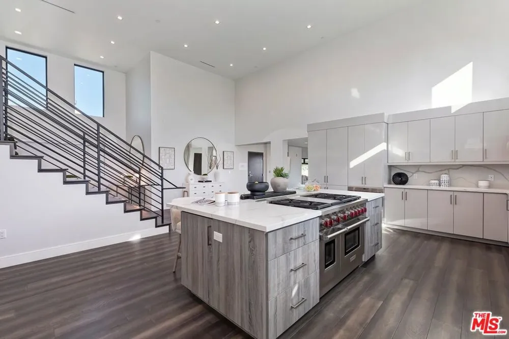 1839 Pandora Avenue #PH Los Angeles, CA 90025
