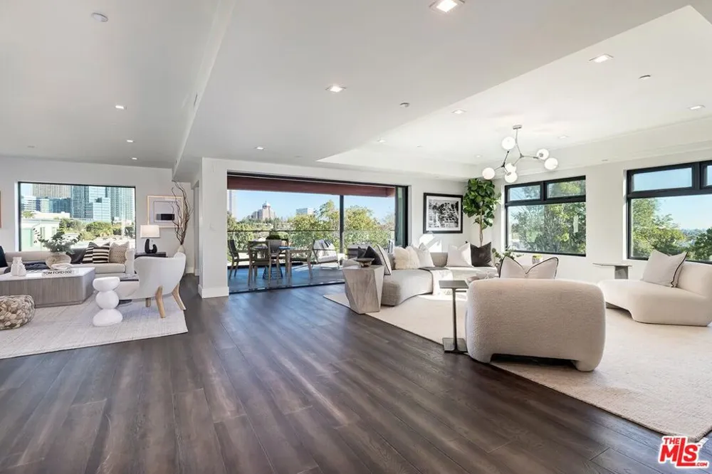 1839 Pandora Avenue #PH Los Angeles, CA 90025