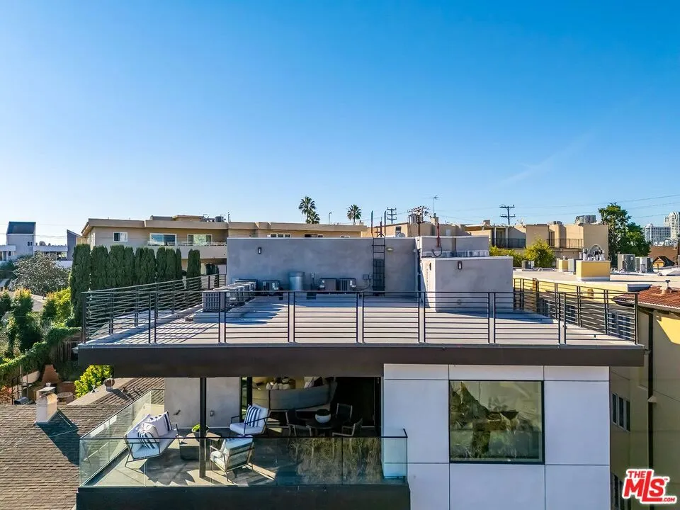 1839 Pandora Avenue #PH Los Angeles, CA 90025