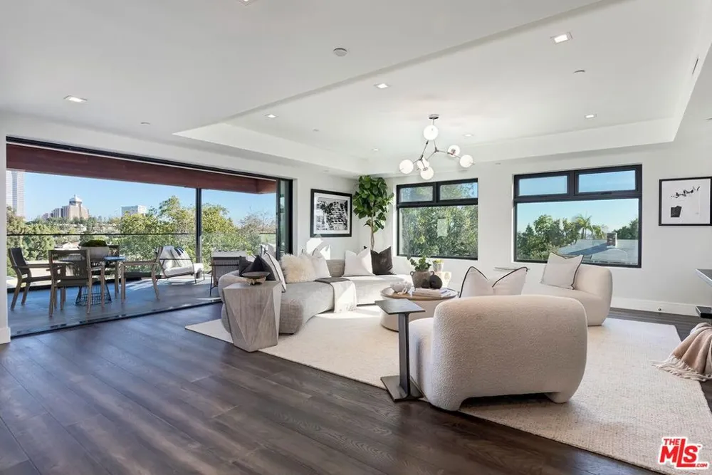 1839 Pandora Avenue #PH Los Angeles, CA 90025