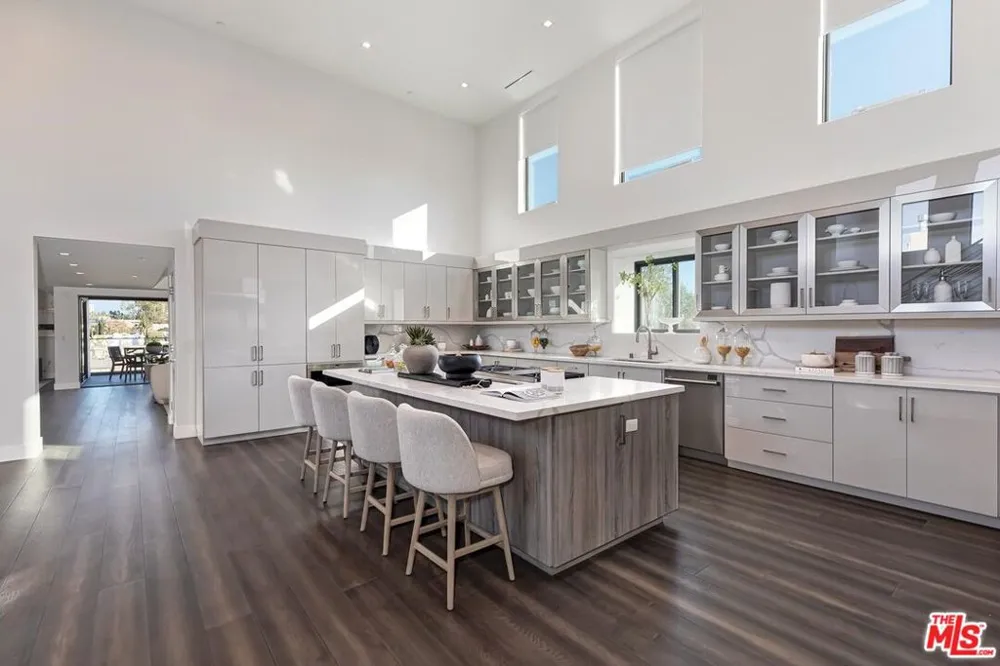 1839 Pandora Avenue #PH Los Angeles, CA 90025