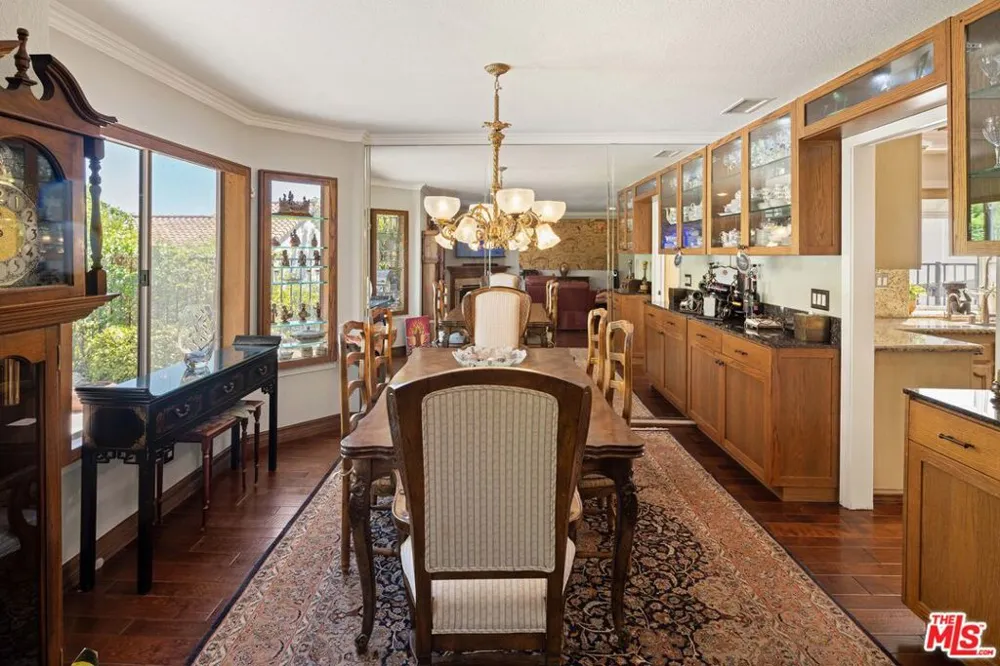 5932 Ruthwood Drive Calabasas, CA 91302