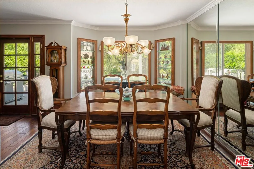 5932 Ruthwood Drive Calabasas, CA 91302