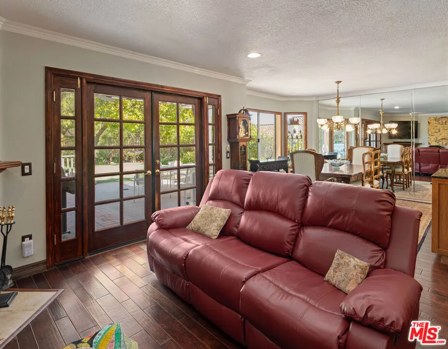 5932 Ruthwood Drive Calabasas, CA 91302