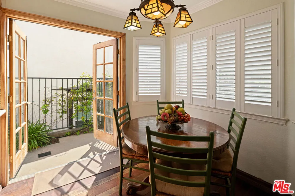 5932 Ruthwood Drive Calabasas, CA 91302