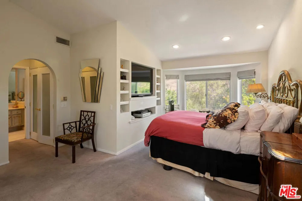 5932 Ruthwood Drive Calabasas, CA 91302