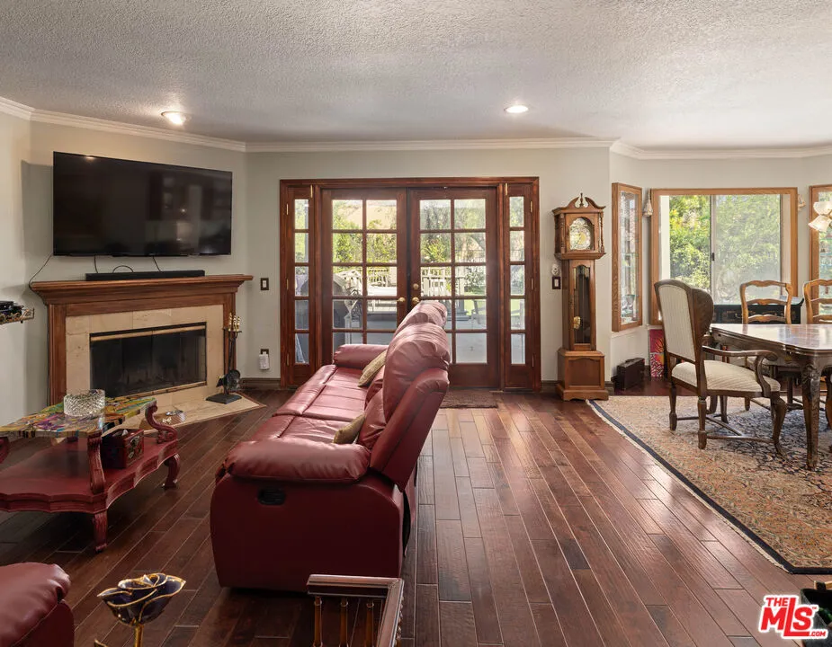 5932 Ruthwood Drive Calabasas, CA 91302