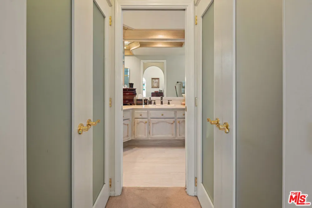 5932 Ruthwood Drive Calabasas, CA 91302