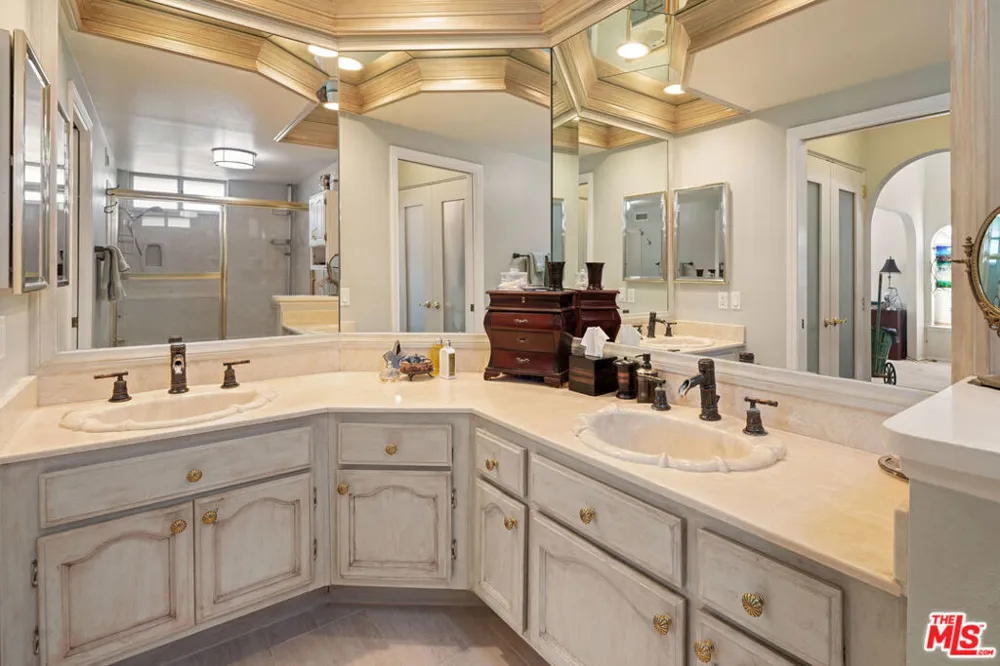 5932 Ruthwood Drive Calabasas, CA 91302
