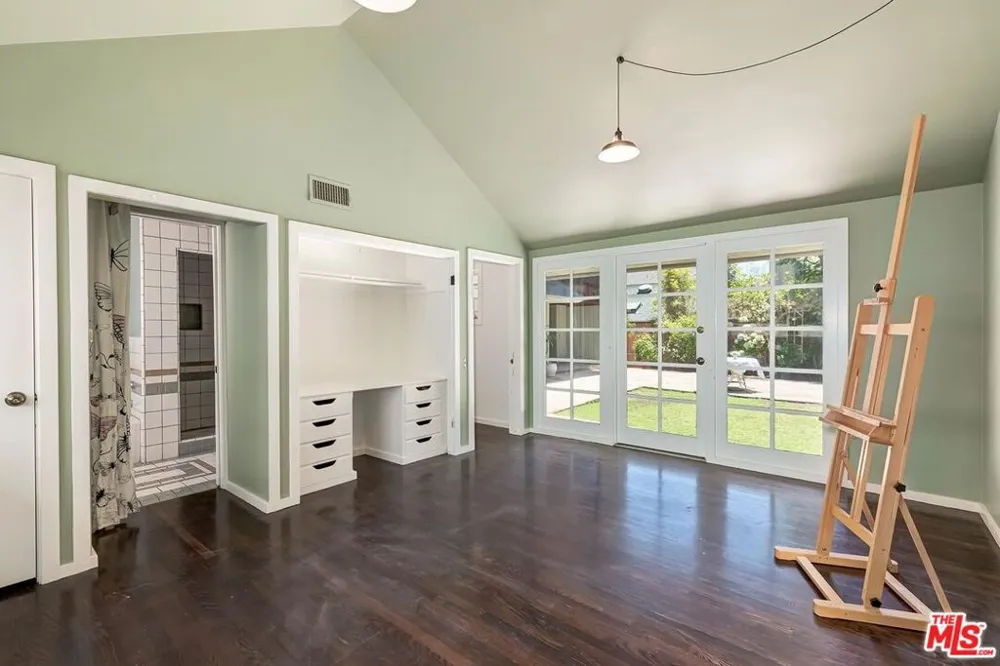 515 Kenter Avenue Los Angeles, CA 90049