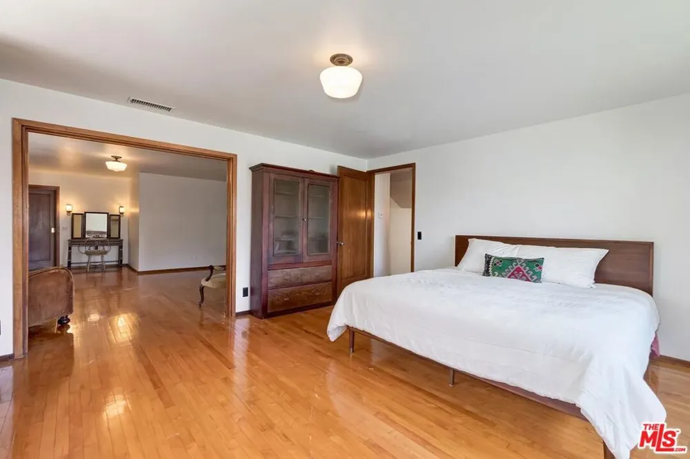 515 Kenter Avenue Los Angeles, CA 90049