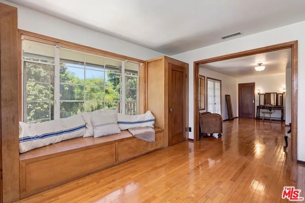 515 Kenter Avenue Los Angeles, CA 90049