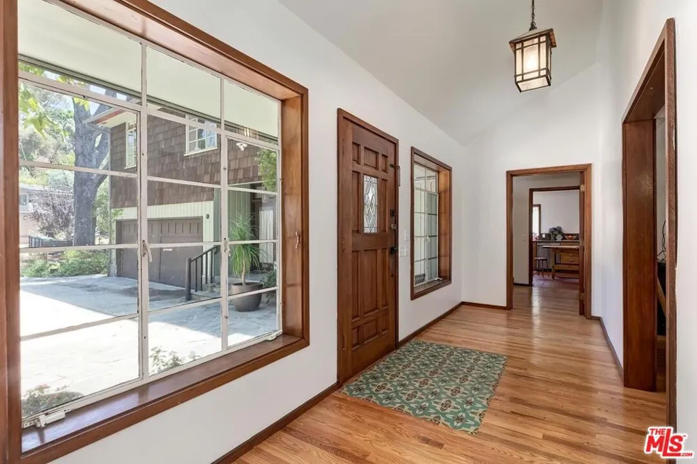 515 Kenter Avenue Los Angeles, CA 90049