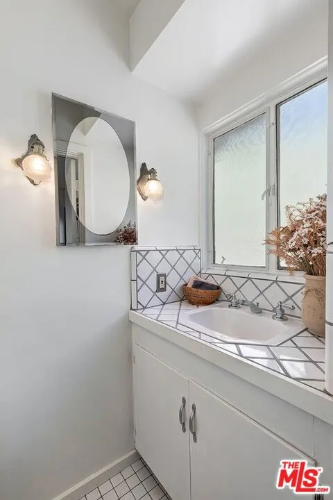 515 Kenter Avenue Los Angeles, CA 90049