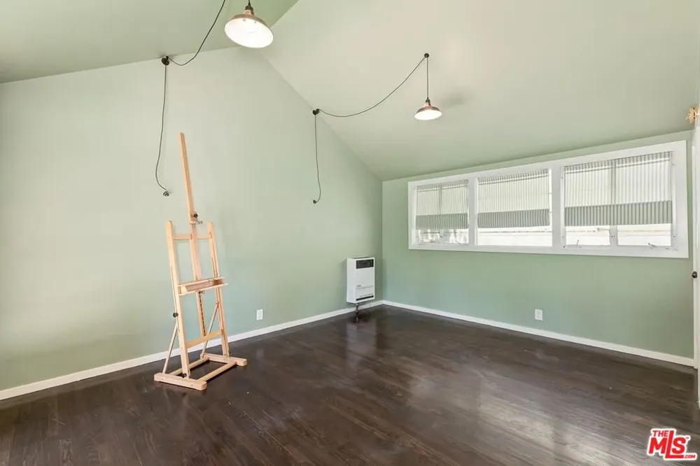 515 Kenter Avenue Los Angeles, CA 90049