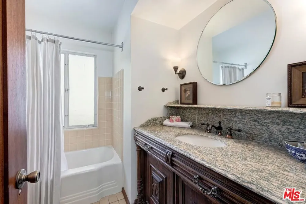 515 Kenter Avenue Los Angeles, CA 90049