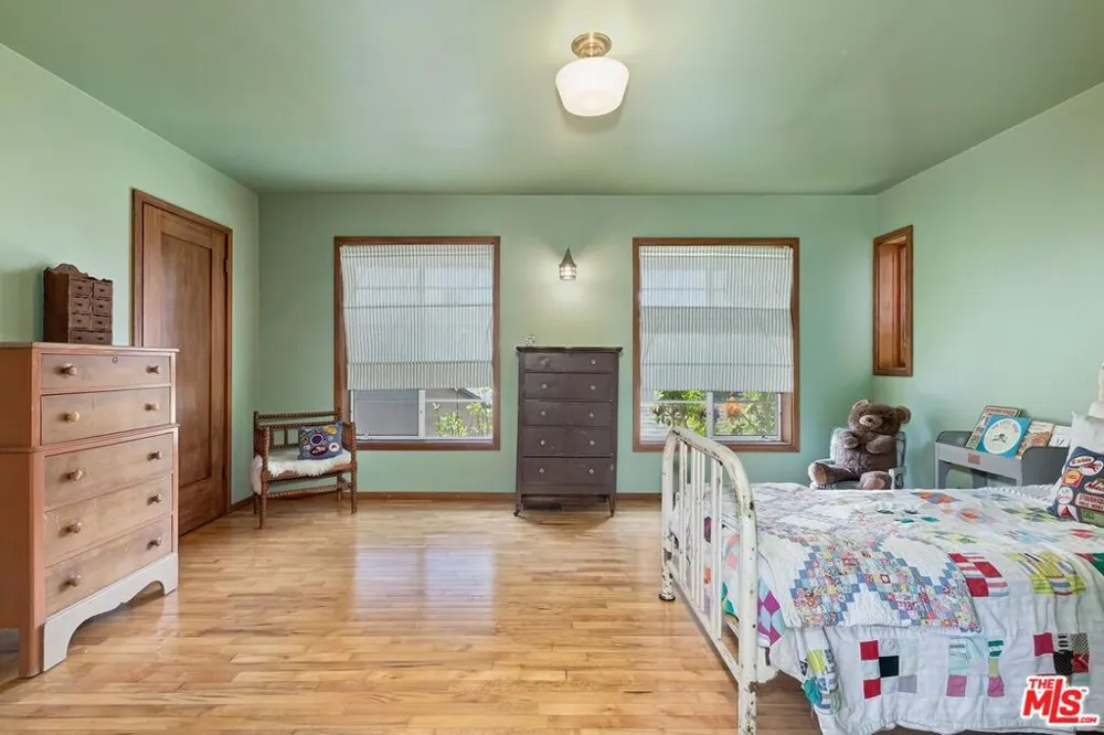 515 Kenter Avenue Los Angeles, CA 90049