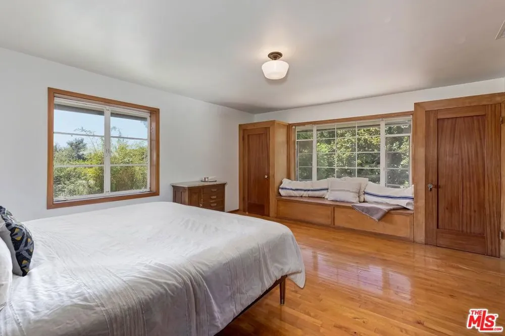 515 Kenter Avenue Los Angeles, CA 90049