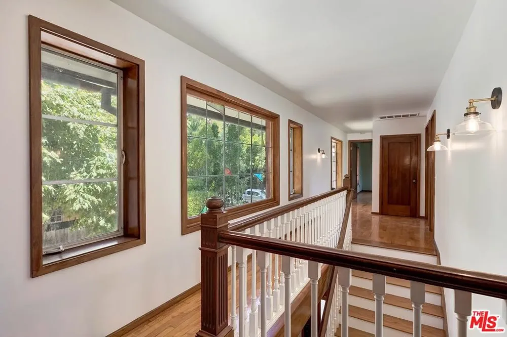 515 Kenter Avenue Los Angeles, CA 90049