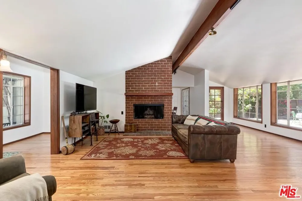 515 Kenter Avenue Los Angeles, CA 90049